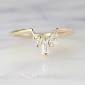 Geschwungener Ehering im Baguetteschliff für Frauen, Gebogene Moissanitband Verlobungsring 14 k Gold Stacking Band Zierliches Baguetteband