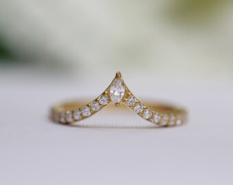 14k Gold Curved Wedding Ring, Dainty Diamond Contour Wedding Band, Unique Curved Diamond Stackable Band, 14k Solid Gold Anniversary Band