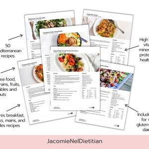 Pu&ograve; includere: Una collezione di schede di ricette con cucina mediterranea. Le schede mostrano vari piatti, tra cui insalata di pasta al tonno, pollo al limone, pesce bianco al vapore con pomodoro e salsa di olive, e spiedini di pollo. Le schede evidenziano i benefici per la salute del cibo mediterraneo, come l'essere ricco di fibre, vitamine, minerali, proteine magre e grassi sani. Le ricette sono anche opzioni vegane, senza glutine e senza latticini. Le schede sono progettate da JacomieNelDietitian.