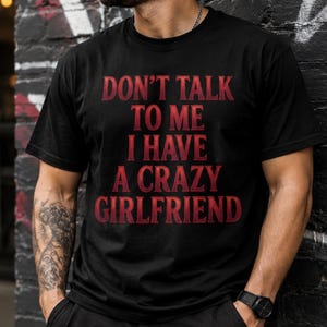 T-Shirt mit Spruch Herren, Don’t Talk To Me I Have A Crazy Girlfriend, witziges Statement Shirt, Unisex, Baumwolle, Streetwear