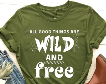 All Good Things Wild and Free T-Shirt, Outdoor T-Shirt, Abenteuer T-Shirt, Lustige Sprüche T-Shirt, Campingplatz T-Shirt,, Berg T-Shirt,