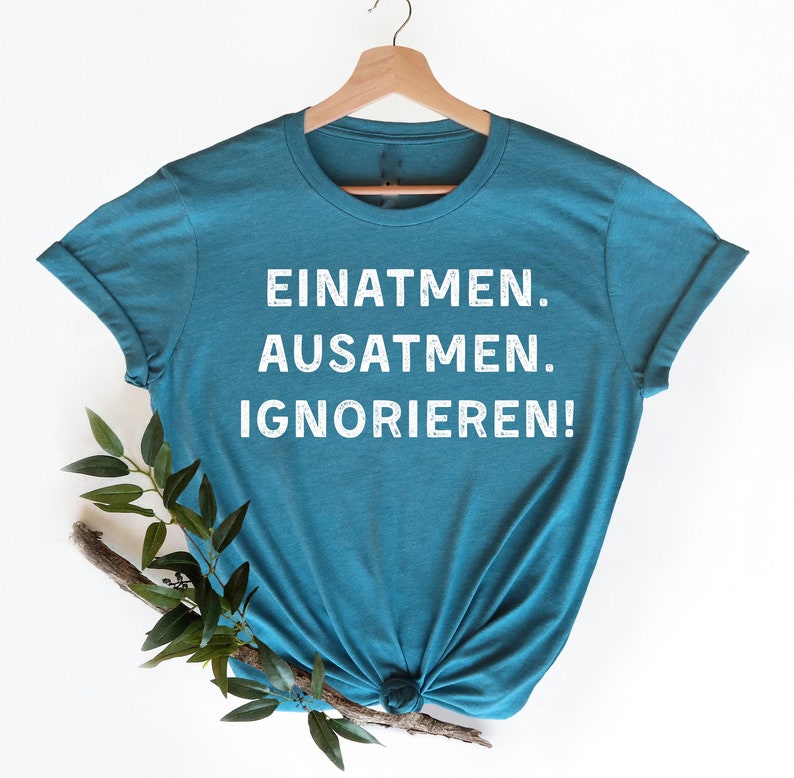 Einatmen, Ausatmen, Ignorieren. T-Shirt, Lustiges T-Shirt, T-Shirt mit Spruch, lustiges Spruch T-Shirt, Sarkasmus Zitate, Humorvoll Bild 3