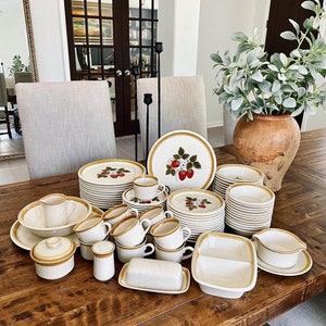 【ビンテージ】インタナショナル「ストロベリーパッチ」ディナープレート2枚セット Vintage Strawberry Dinnerware Set - Etsy