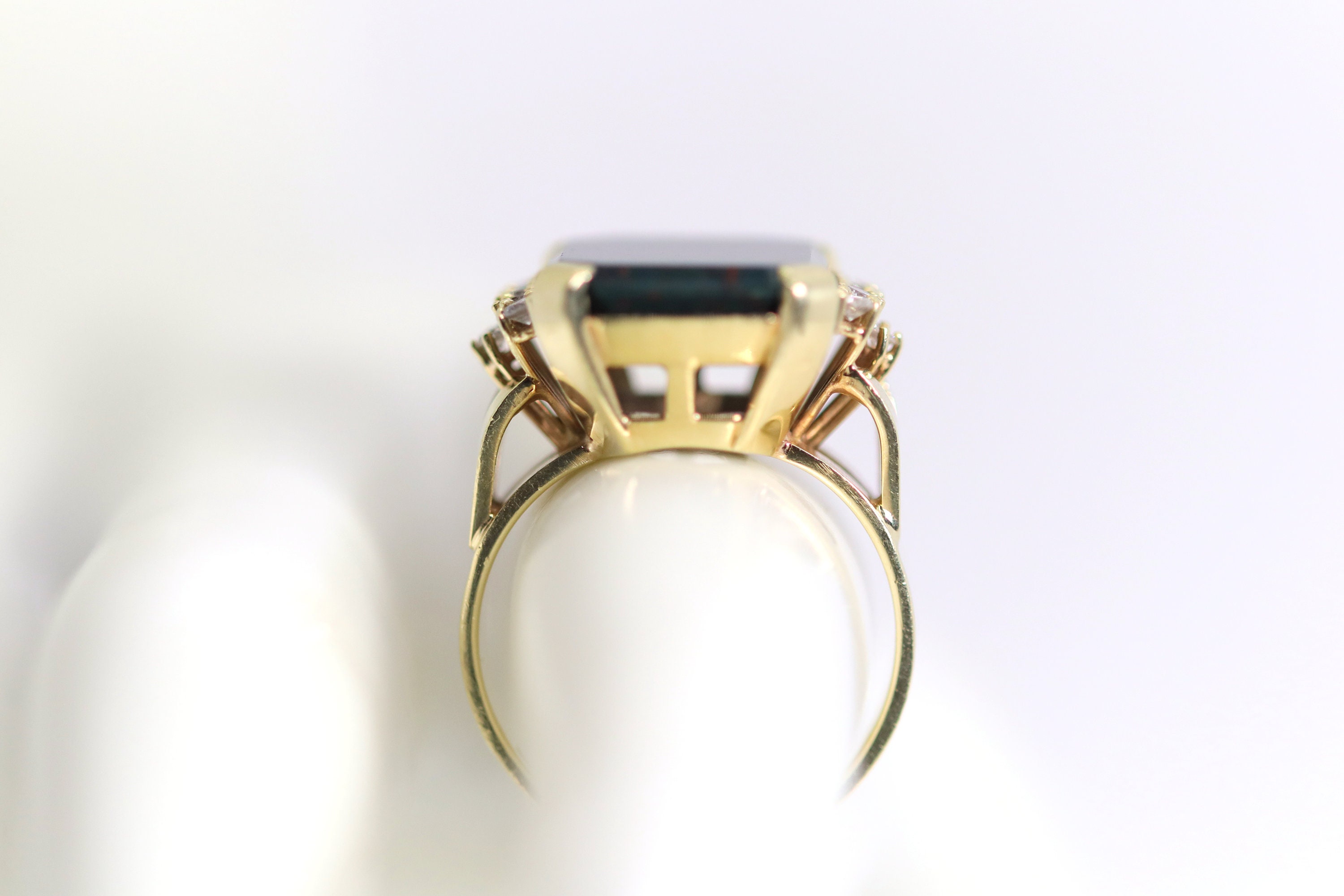 Bague Chevalière Ancienne En Or 14 Carats - Sertie D'une Héliotrope (pierre De Sang) - Poids 5.49g - Taille 60 - Bijou Vintage Français