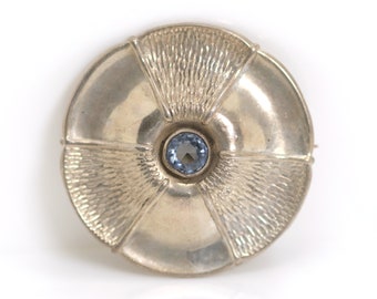 Broche ancienne vintage en argent 900 fleur ronde + pierre de couleur bleue, Ø: 4 cm