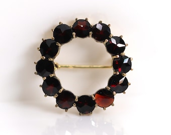 Metal gold-plated brooch round garnet gemstones star cut, Ø: 2.4 cm