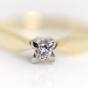 14kt – 585 ladies gold ring yellow gold solitaire brilliant diamond 0.09ct, Rg. 52