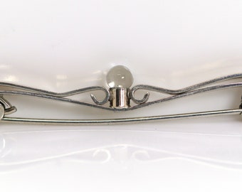 Vintage 835 silver brooch, master's mark, + plastic pearl, L: 5.7 cm