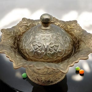 Vintage Brass Candy Bowl with Lid – Ornate Handcrafted Brassl Dish, 1980s Decorative Collectible, Holiday Gift for Home & Kitchen