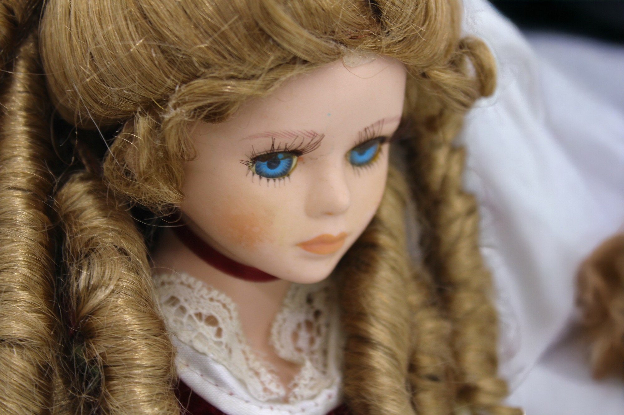 Rare 1990s Vintage Porcelain Doll – Stunning Velvet Dress, Intricate Details, Perfect for Collectors, Exquisite Velvet Gown and Lace Accents