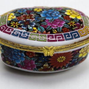 Vintage Floral Porcelain Trinket Box – Miniature Hand-Painted Keepsake with Gold Trim – Gift for Her - Decorative Keepsake Box -Father&#39;s Day