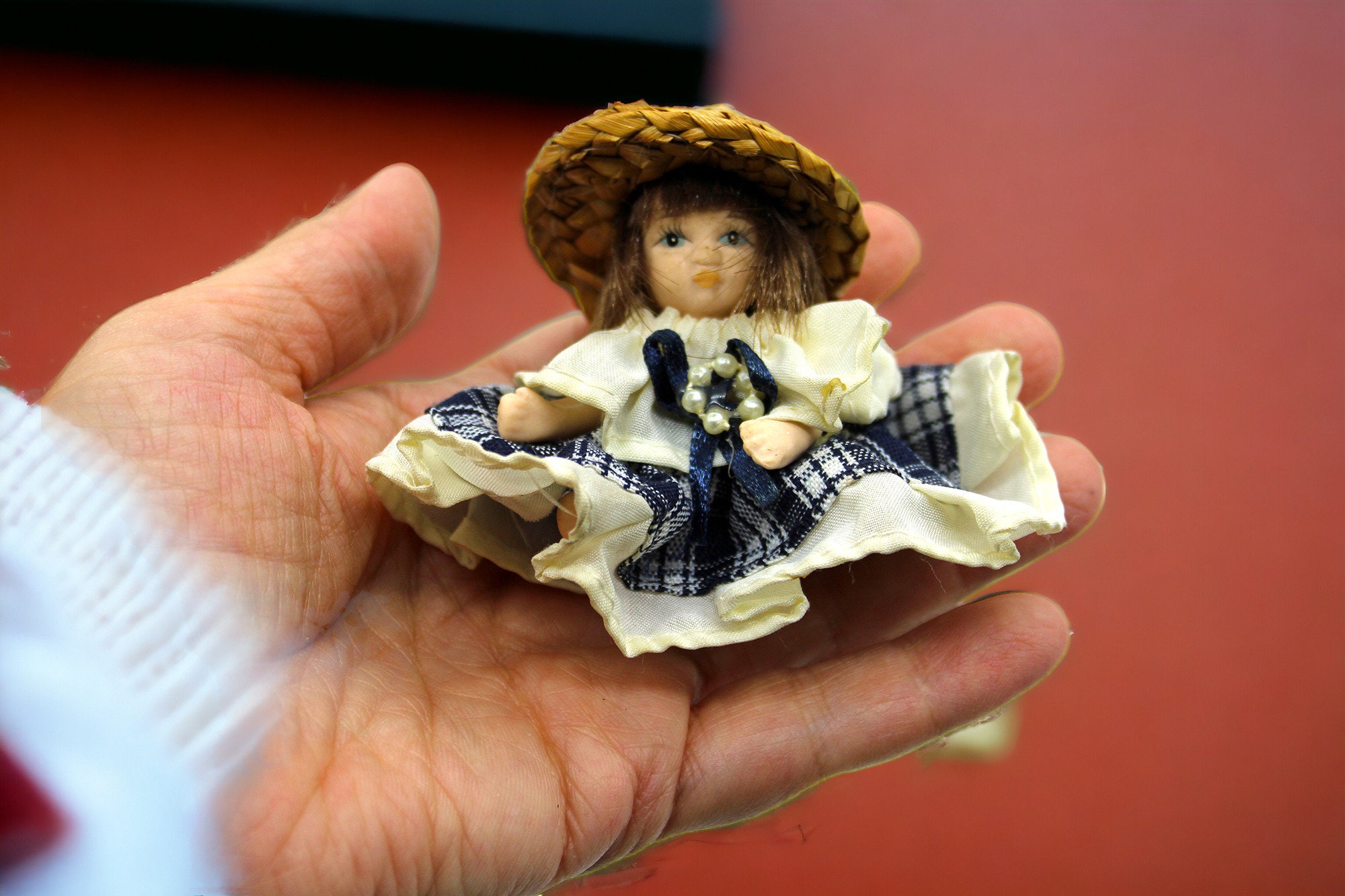 Porte-chapeau Miniature Ancien Pour Poupée - Bois Et Composites - Années 1900 - 18 Cm