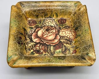 Złota popielniczka vintage z lat 80. z kwiatowym spękaniem, metalowa, 16 cm, dekoracja do domu, prezent dla niego