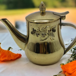 Easter Gift Vintage Stainless Steel Teapot, Decorative Vintage Teapot, Quite Light Colored Stainless Teapot, Vintage Kitchen Decor