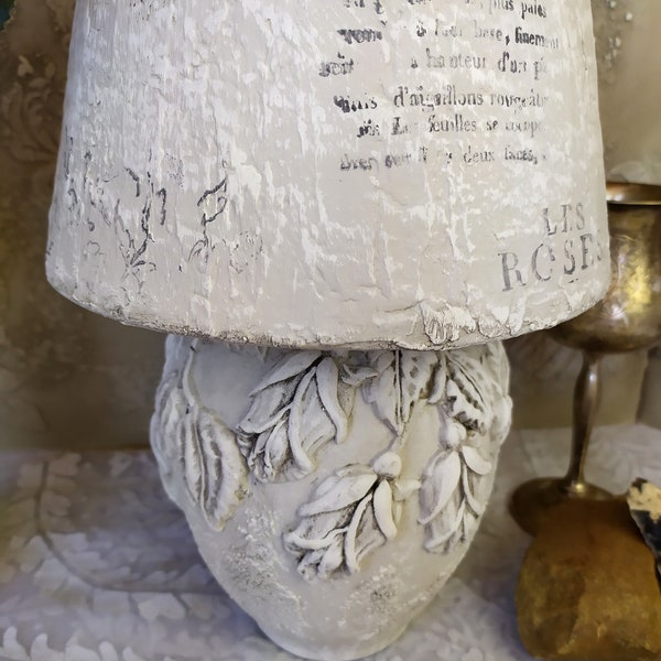 Belle lampe de table shabby chic