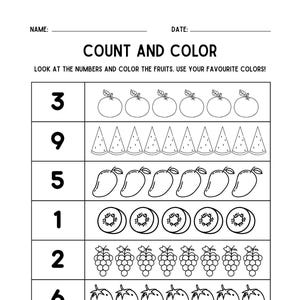 Puede incluir: Hoja de trabajo en blanco y negro titulada "COUNT AND COLOR". Presenta números y contornos de frutas como manzanas, sandías, mangos, kiwis, uvas, fresas y piñas para colorear. Las instrucciones dicen: "LOOK AT THE NUMBERS AND COLOR THE FRUITS. USE YOUR FAVOURITE COLORS!"