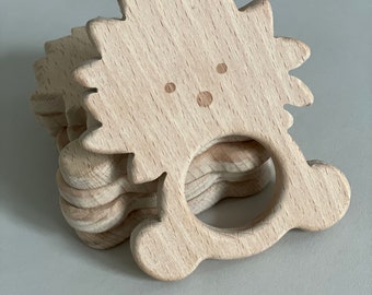 Pendentif en bois fait de lion en bois de hêtre, jouet de préhension d'animaux en bois, figure en bois de hêtre, mordeur de bébé, jante en bois, jouets en bois artisanat fournitures bois naturel