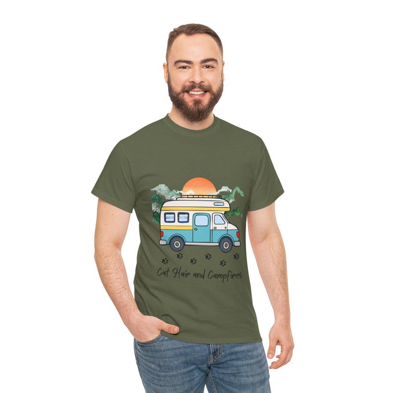 Camiseta de pelo de gato y fogata, camiseta de camping con gatos para autocaravanas, divertida camiseta de aventura para amantes de los gatos, gráfico de bosque y fogata, ropa Nomad Life imagen 7