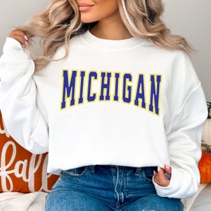 Michigan Sweatshirt Retro College Font Shirt Michigan Vintage Sweatshirt Michigan Football Oversized Sweatshirt Michigan Crewneck
