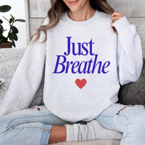 Just Breathe Crewneck Sweatshirt, Achtsamkeit Yoga Geschenk Pullover, Gemütliches Self Care Shirt, Übergroßer Pullover, Positive Affirmation Pullover