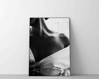 Naked Women Shoulder Poster Print, Black and White Wall Art Decor Bedroom Living room Wall Decor Photography Minimalist housewarming Gift