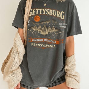 Gettysburg Battlefield Graphic T-shirt | Pennsylvania Civil War History | Gettysburg PA | Ghost, Haunted Shirt | Halloween | Battlefield Tee