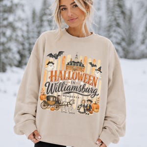 Halloween Williamsburg Crewneck Sweatshirt | Haunted Historic Colonial Village Graphic | Ghost Bat Witch Spooky | Williamsburg VA Fall
