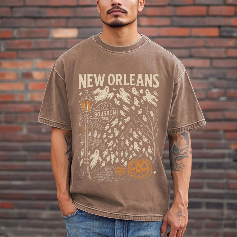 T-shirt New Orleans Ghosts, Spooky T-shirt, Halloween-shirt, Louisiana Ghost Haunting T-shirt, shirt Bourbon Street Haunted Tour, historische stad - afbeelding 2