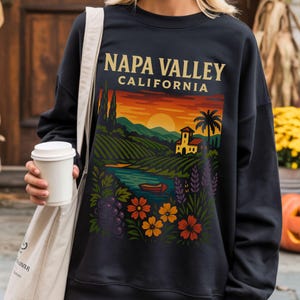 Sudadera con capucha y diseño de viñedos del Valle de Napa, California, con cuello redondo y estampado de la región vinícola, con capucha del estado de California, regalo de vino, regalo retro vintage de bodega imagen 2