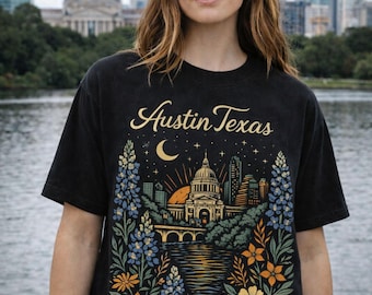Camiseta floral nocturna del Capitolio de Austin, Texas / Bluebonnets iluminados por la luna / Austin, TX / Camiseta de Texas / Lago Lady Bird / Hill Country / Centro de Austin