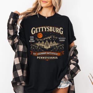 Gettysburg Battlefield Graphic T-shirt | Pennsylvania Civil War History | Gettysburg PA | Ghost, Haunted Shirt | Halloween | Battlefield Tee