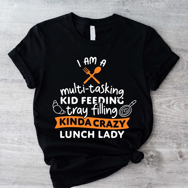 Ich bin ein Multitasking-Kind-Fütterungstablett, das irgendwie verrücktes Mittagessen-Dame-Shirt füllt, Schule-Koch-Shirt, Cafeteria-Kader-T-Shirts, Mittagessen-Dame-Geschenke