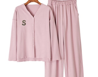 Personalisiertes bequemes Modal-Loungewear-Set mit Initialen für Damen, stilvolle Pyjamas, individuelle Braut-Party-Pyjamas, bestickte Initialen-PJS, trendige Heimkleidung