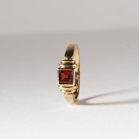 Vintage Square Red Garnet Solitaire 9ct Gold Ring… - image 4