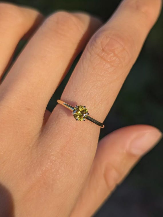 Classic Solid Gold 9ct / 14ct / 18ct Solitaire Pr… - image 4