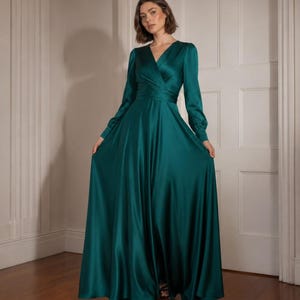 satin emerald green bridesmaid dresses Luxe Emerald Green Bridesmaid Dresses We Love!  Kennedy Blue