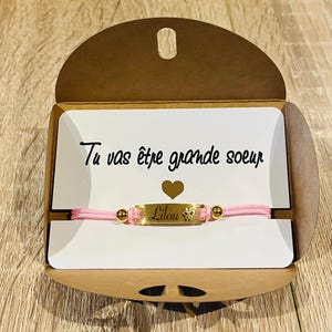 Pregnancy announcement with engraved stainless steel bracelet and message: you&#39;re going to be a big sister in a pretty kraft envelope