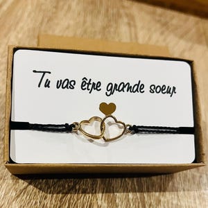 Pregnancy announcement with bracelet and message: you're going to be a big sister in a pretty personalized box or envelope