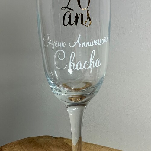 Flûtes en verre Anniversaire, cadeaux, mariage, baptême, témoin, marraine parrain, plaisir d’offrir, souvenirs