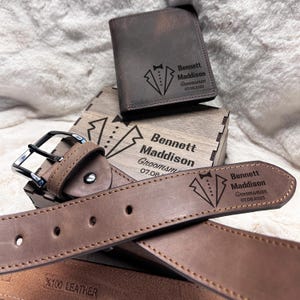 Gepersonaliseerde handgemaakte riem, aangepaste leren riem en gegraveerde houten kist, cadeau stalknecht, bode, voorstel, vader van de bruidegom