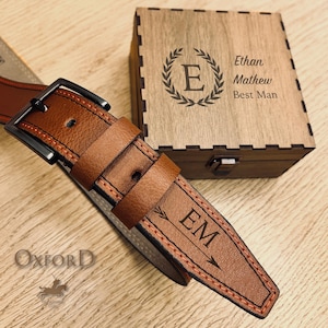 Gepersonaliseerde herencadeau - herenriem - gegraveerde leren riem met houten kist - jubileumcadeau man - aangepaste veganistische leren riem vriendje