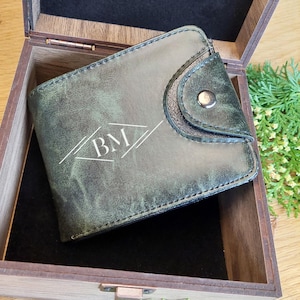 PERSONALISIERTE Brieftasche für Männer mit Holzkiste, Geschenkset zum Vatertag, Monogramm Brieftasche für Männer, Brieftasche aus veganem Leder mit Gravur, Geschenk für ihn