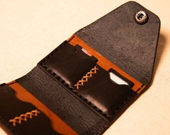 Tarjetero de cuero personalizado: regalo hecho a mano para fotógrafos.