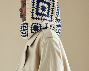 Cagoule au crochet, cagoule carrée de grand-mère, cagoule noire et blanche faite main Mochi, chapeau carré de grand-mère, bonnet d'hiver au crochet,