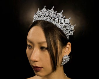 Swarovski Zircon Bridal Crown. Wedding Tiara, Quinceanera Tiara, Crystal Tiara, Queen Crown, Bridal Headpiece, Crown, Tiara.