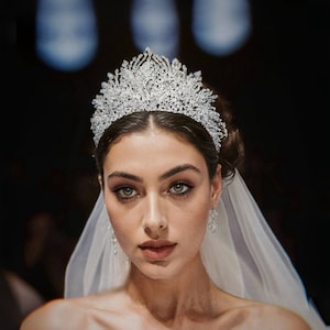 Corona da sposa in zirconi Swarovski. Tiara da sposa, tiara per Quinceanera, tiara di cristallo, copricapo da sposa, tiara Swarovski, tiare.