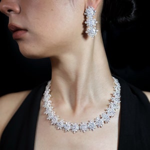 Swarovski Zirkonia Brautschmuck Set. Kristall Halsketten-Set, Hochzeitsohrringe für Bräute, Silberhochzeitsschmuck, Brautschmuck.