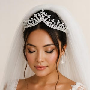 Regal Crystal Bridal Tiara for Wedding, Handmade Queen Crown with Zircon Stones, Elegant Silver Headpiece for Bride