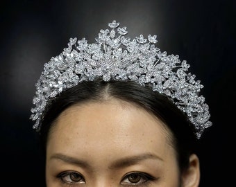 Swarovski Bruiloft Tiara, Kristallen Kroon, Quinceanera Tiara, Bruiloft Hoofddeksel, Unieke Bruidskroon met Zirkoonstenen in de vorm van bloemen.