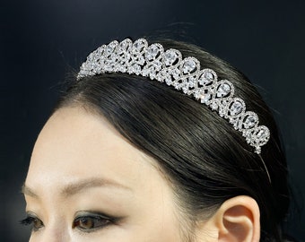 Swarovski Bridal Hair Accessory. Wedding Tiara, Princess Tiara, Crystal Tiara, Bridal Headpiece, Quinceanera Tiara, Silver Tiara.